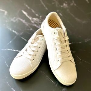 TAOS Plim Soul white tennis shoes. NWOT